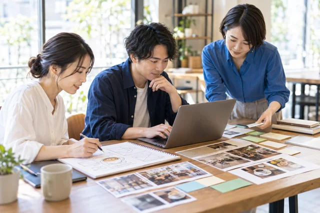 シナジーを創り出すの学習内容を表した日本人の仕事・日常の場面
