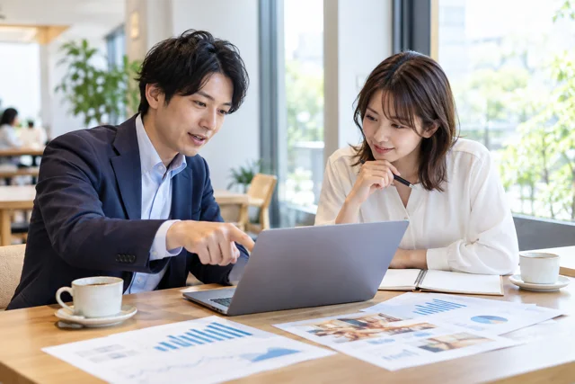 データアナリスト/データサイエンティストの学習内容を表した日本人の仕事・日常の場面