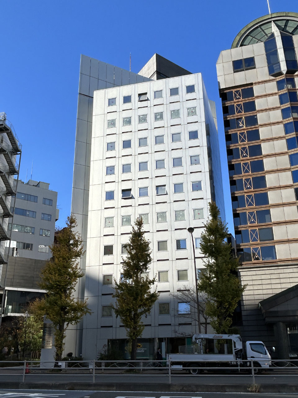 XEROTTA本社オフィスが入居するTHE PORTAL 田町の建物外観