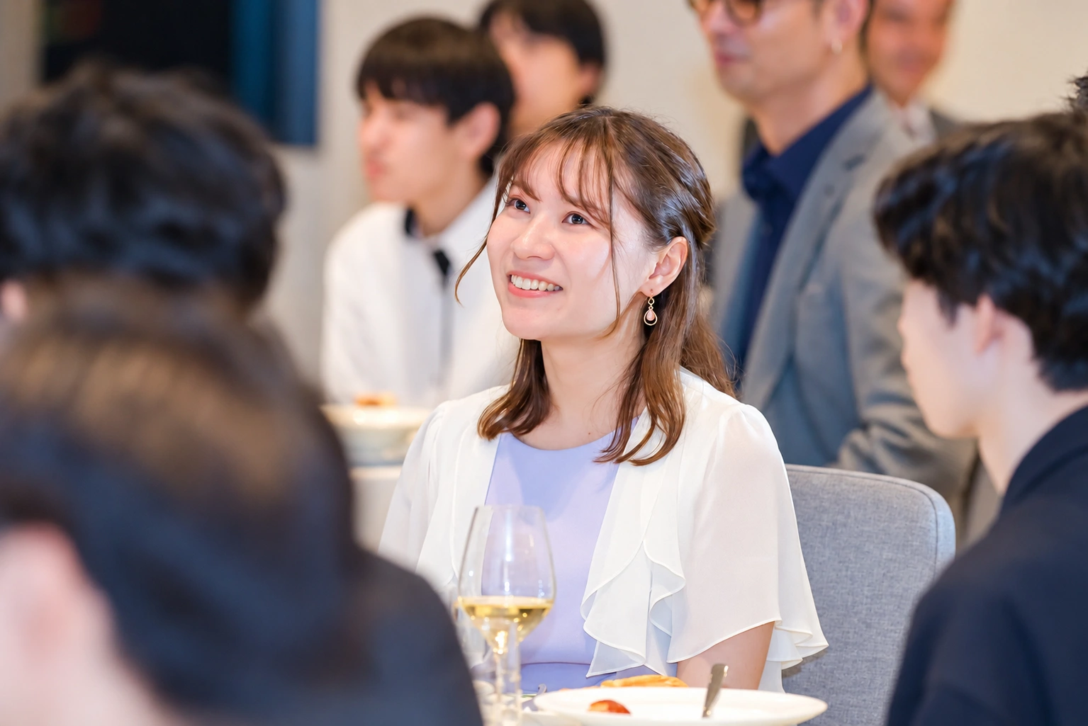 顔を合わせて、近況を話す。
